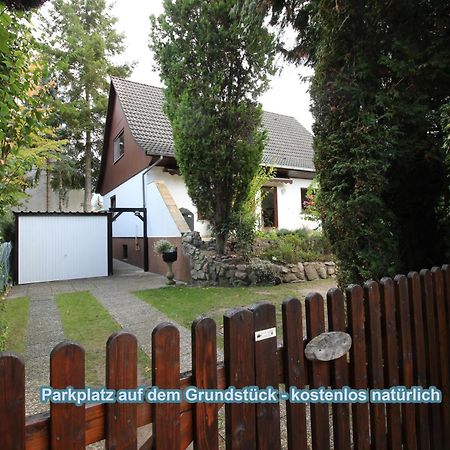 4 Sterne Souterrain Apartment Alt-Mariendorf Berlim Exterior foto