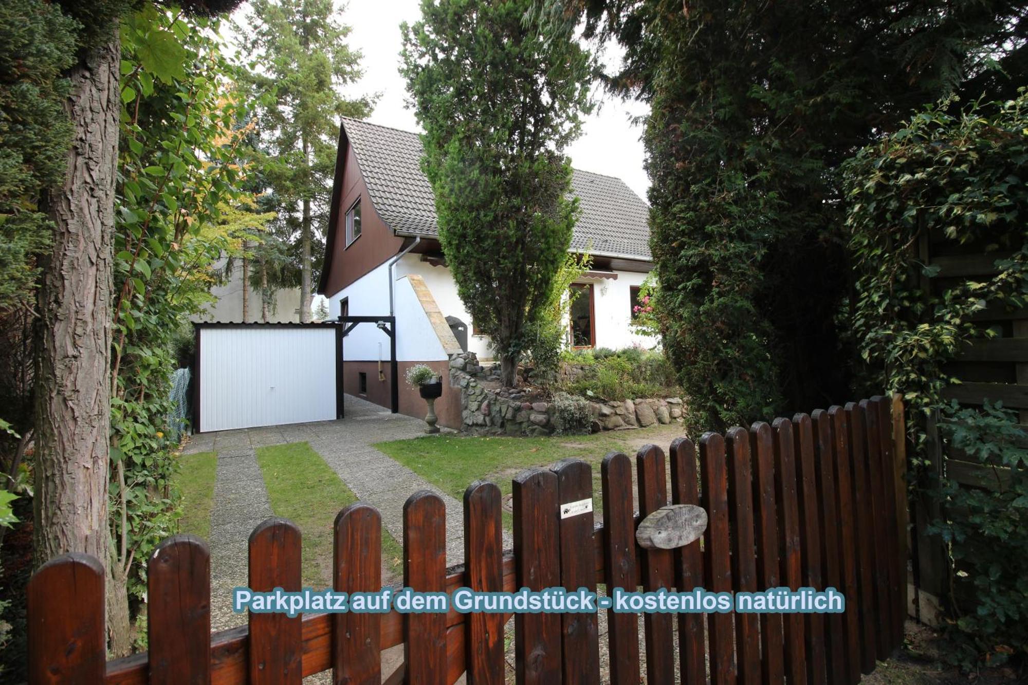 4 Sterne Souterrain Apartment Alt-Mariendorf Berlim Exterior foto