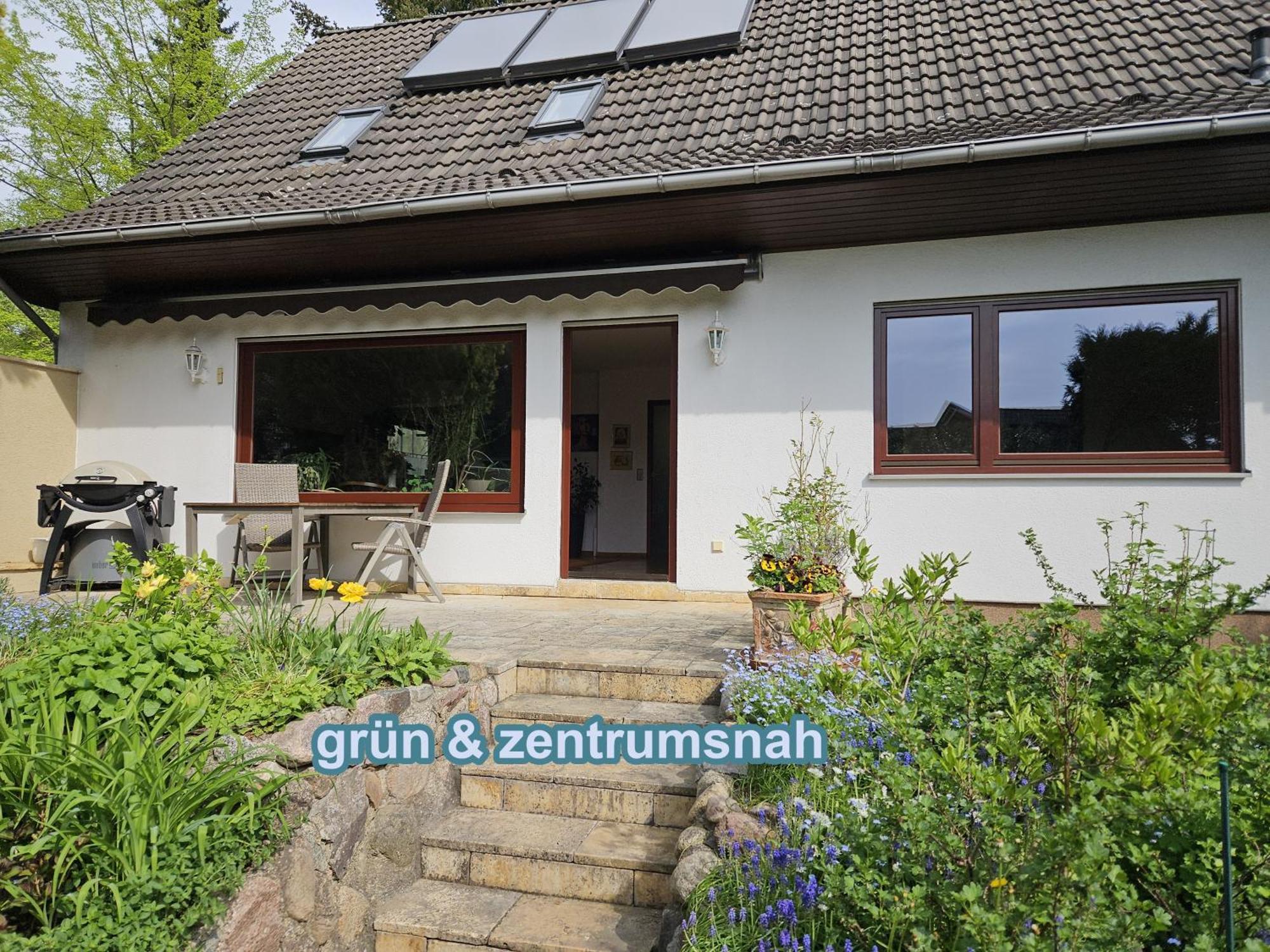 4 Sterne Souterrain Apartment Alt-Mariendorf Berlim Exterior foto